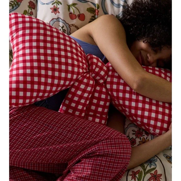 New UO Large Bow Pillow - Picture 9 of 9